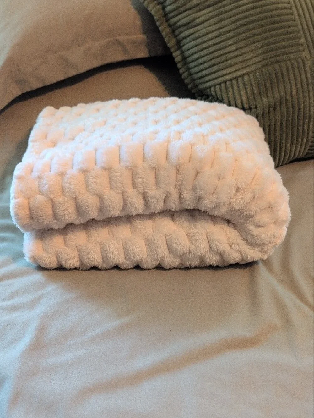 Plush Textured White Throw Blanket - Home Bedding